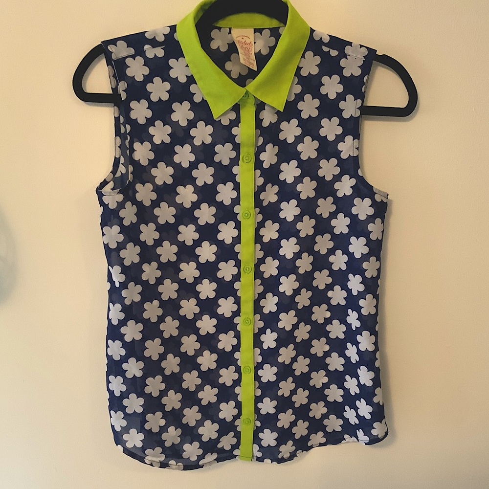 Daisy Sleeveless Blouse